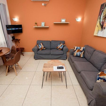 Appartement Charmant Et Lumineux Pointe Noire Esterno foto