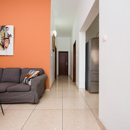 Appartement Charmant Et Lumineux Pointe Noire Esterno foto