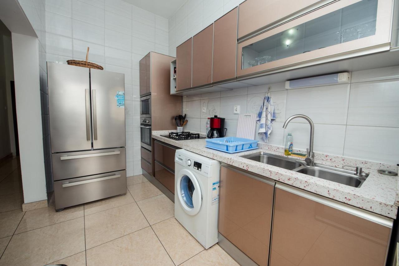 Appartement Charmant Et Lumineux Pointe Noire Esterno foto