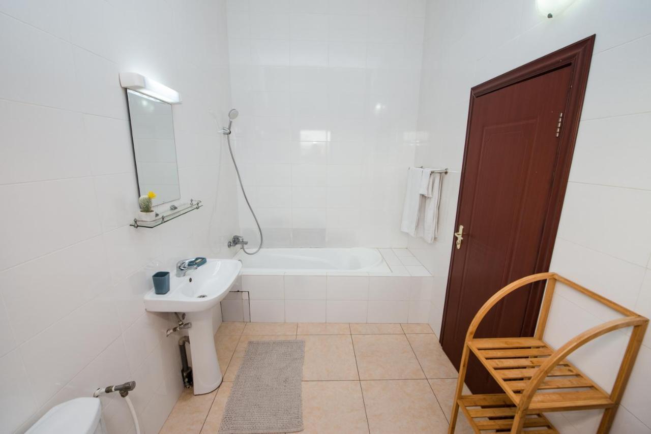 Appartement Charmant Et Lumineux Pointe Noire Esterno foto