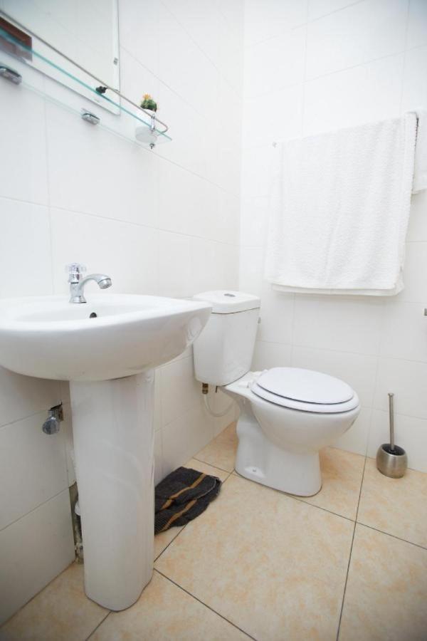 Appartement Charmant Et Lumineux Pointe Noire Esterno foto
