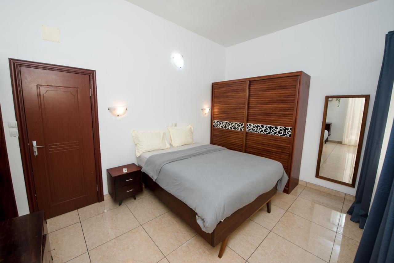 Appartement Charmant Et Lumineux Pointe Noire Esterno foto